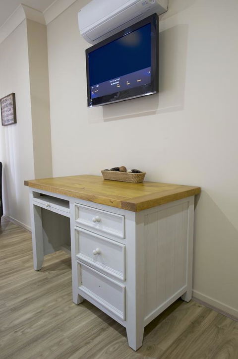 Marty's @ Little Beach - Accommodation Main Beach 26