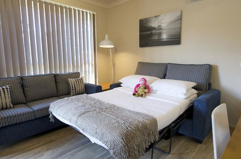 Marty's @ Little Beach - Accommodation Main Beach 16