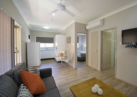 Marty's @ Little Beach - Accommodation Main Beach 17