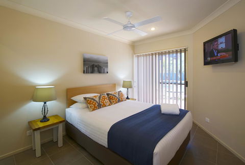 Marty's @ Little Beach - Accommodation Main Beach 13