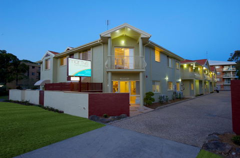 Marty's @ Little Beach - Accommodation Main Beach 4