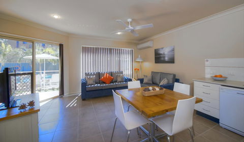 Marty's @ Little Beach - Accommodation Main Beach 14