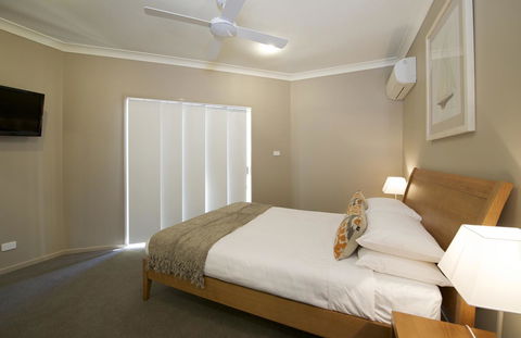 Marty's @ Little Beach - Accommodation Main Beach 8