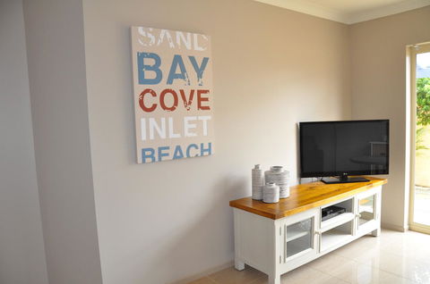 Marty's @ Little Beach - Accommodation Main Beach 29