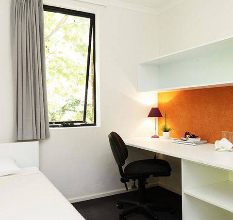 Sydney University Village - Accommodation Main Beach 2