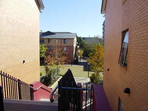 Sydney University Village - Accommodation Main Beach 11