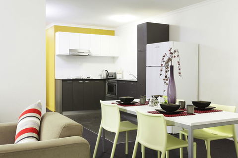 Sydney University Village - Accommodation Main Beach 30