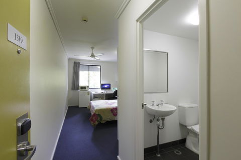 Sydney University Village - Accommodation Main Beach 22