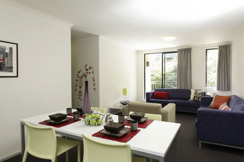 Sydney University Village - Accommodation Main Beach 29