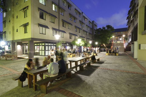Sydney University Village - Accommodation Main Beach 12