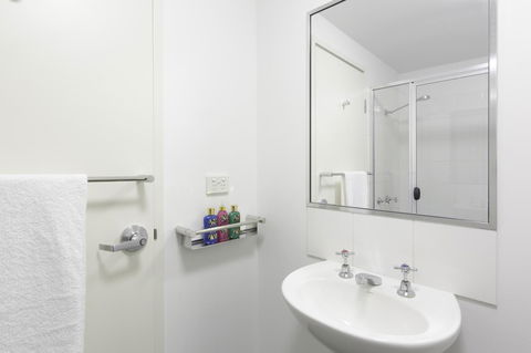 Sydney University Village - Accommodation Main Beach 23