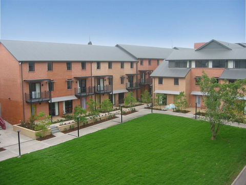 Sydney University Village - Accommodation Main Beach 10