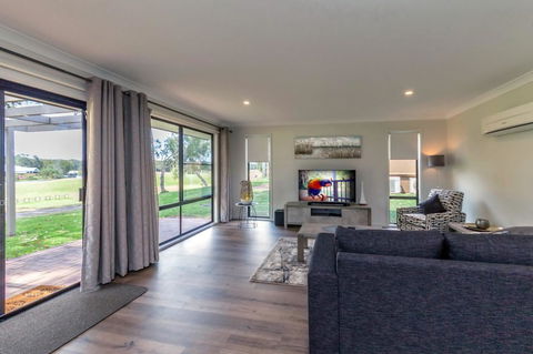 Horizons Retreat & Golf, Villa 133 - Accommodation Main Beach 2