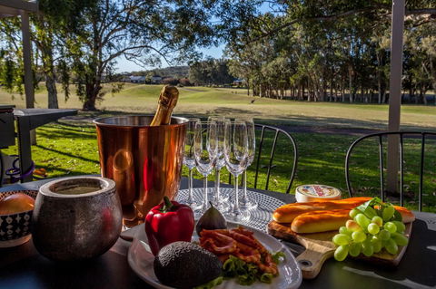 Horizons Retreat & Golf, Villa 133 - Accommodation Main Beach 0