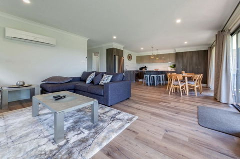 Horizons Retreat & Golf, Villa 133 - Accommodation Main Beach 3