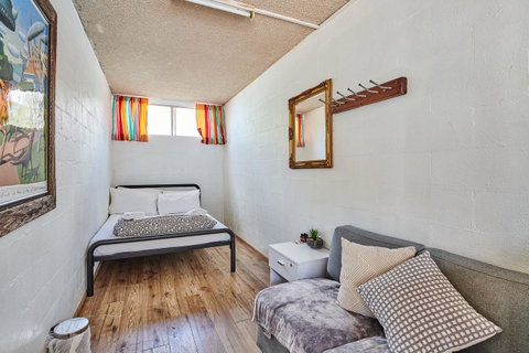 Arts Factory By Nomads - Accommodation Main Beach 44