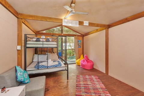 Arts Factory By Nomads - Accommodation Main Beach 23