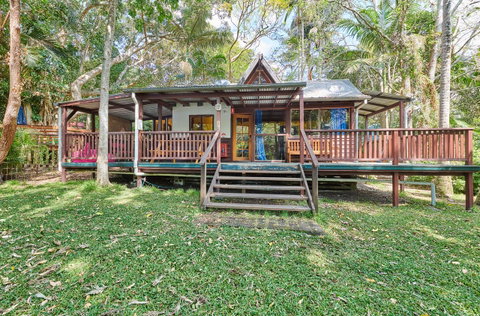 Arts Factory By Nomads - Accommodation Main Beach 5