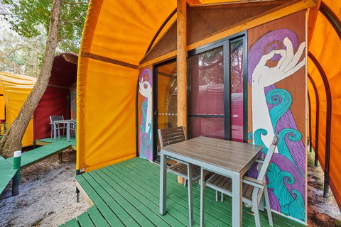 Arts Factory By Nomads - Accommodation Main Beach 11