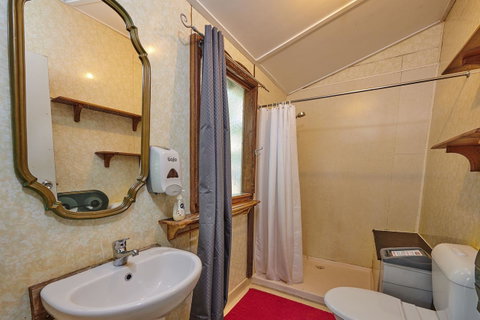 Arts Factory By Nomads - Accommodation Main Beach 8