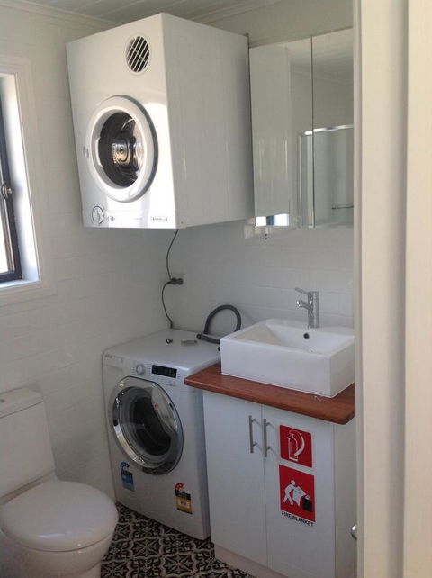 Hideaway Holiday Apartments - Accommodation Main Beach 1