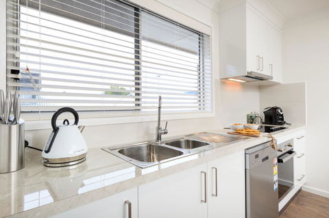 Sleeping In Style - Central & Sophisticated - Accommodation Main Beach 4