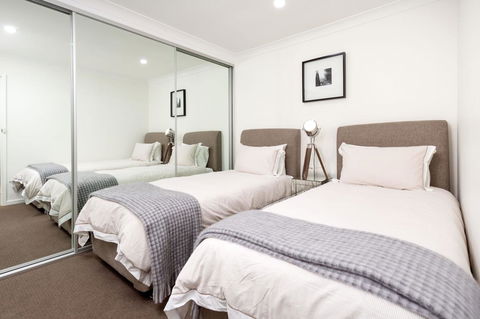 Sleeping In Style - Central & Sophisticated - Accommodation Main Beach 7