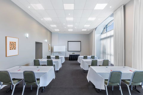 Adina Apartment Hotel Sydney Central - Accommodation Main Beach 10