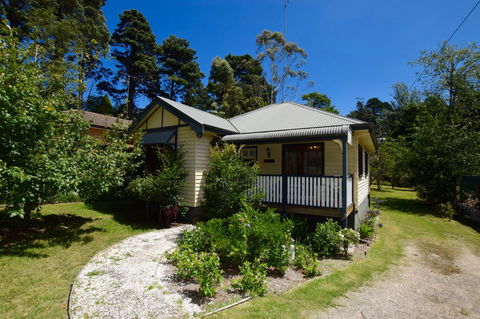 Allegra Cottage Of Leura - Accommodation Main Beach 11