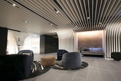 Newly Settled Three Bedrooms Apartment In CBD - Accommodation Main Beach 9