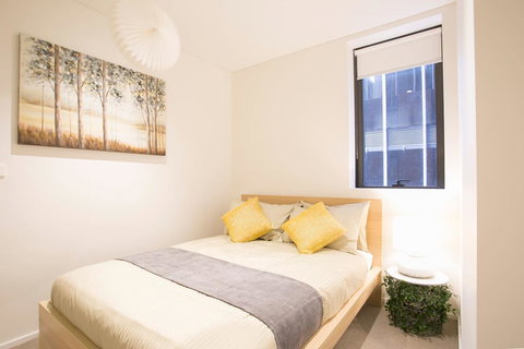 Newly Settled Three Bedrooms Apartment In CBD - Accommodation Main Beach 1