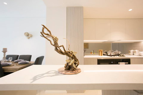 Newly Settled Three Bedrooms Apartment In CBD - Accommodation Main Beach 2