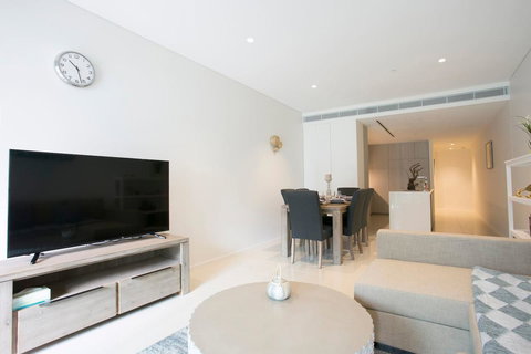 Newly Settled Three Bedrooms Apartment In CBD - Accommodation Main Beach 7