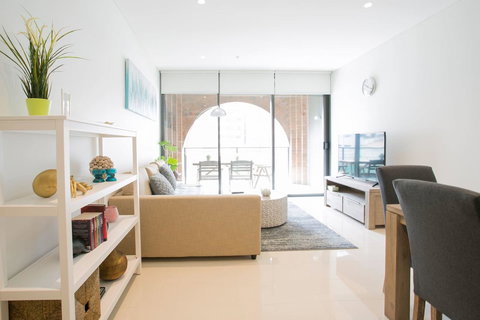 Newly Settled Three Bedrooms Apartment In CBD - Accommodation Main Beach 0