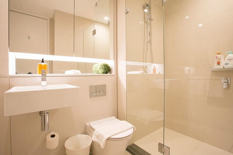 Newly Settled Three Bedrooms Apartment In CBD - Accommodation Main Beach 4