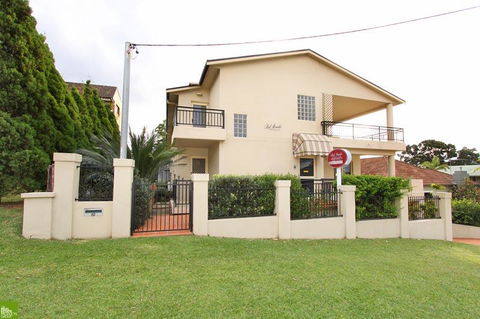 Bel Mondo Apartments - Accommodation Main Beach 8