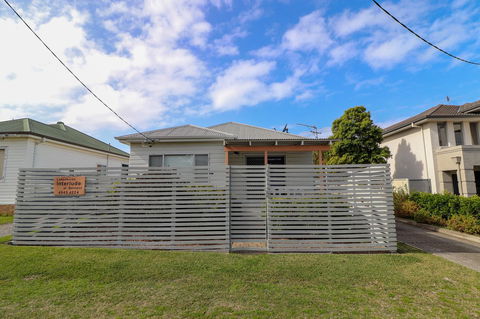 Interlude At Belmont - Accommodation Main Beach 1