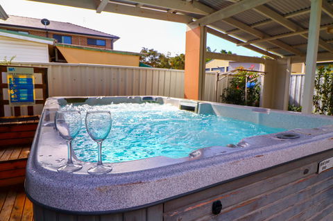 Interlude At Belmont - Accommodation Main Beach 0