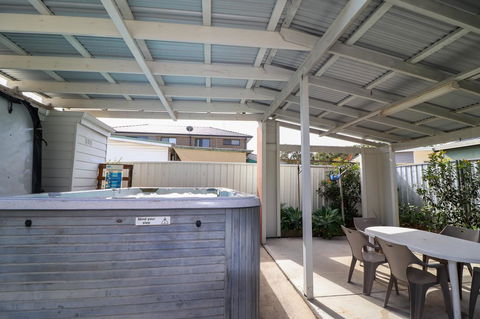 Interlude At Belmont - Accommodation Main Beach 17
