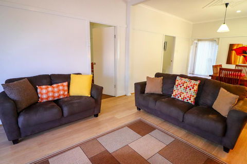 Interlude At Belmont - Accommodation Main Beach 11