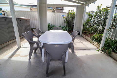 Interlude At Belmont - Accommodation Main Beach 18