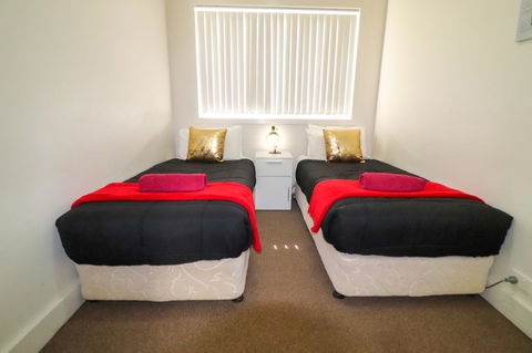 Interlude At Belmont - Accommodation Main Beach 8