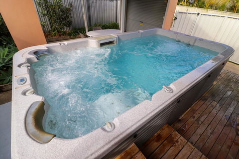 Interlude At Belmont - Accommodation Main Beach 3