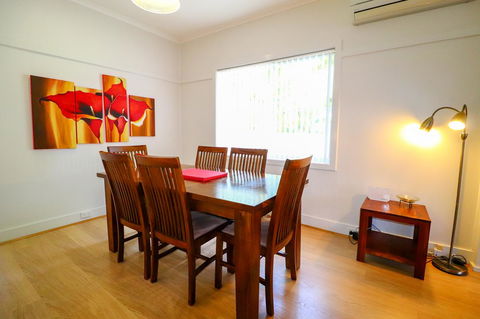 Interlude At Belmont - Accommodation Main Beach 6