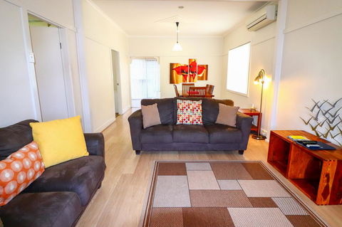 Interlude At Belmont - Accommodation Main Beach 5