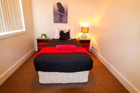 Interlude At Belmont - Accommodation Main Beach 7