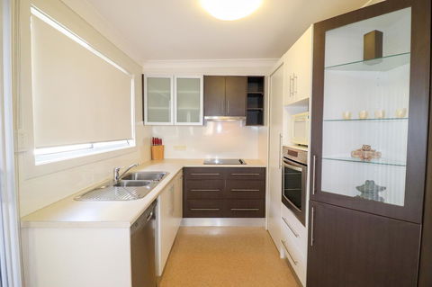 Interlude At Belmont - Accommodation Main Beach 12