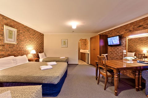 Hume Country Motor Inn - Accommodation Main Beach 40