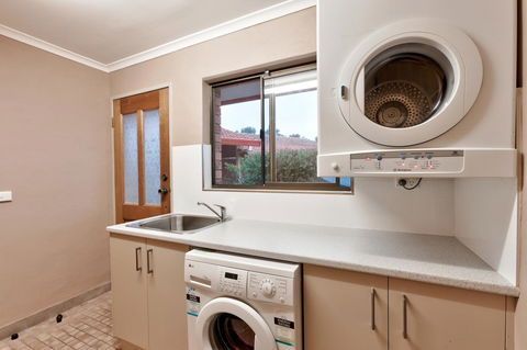 Hume Country Motor Inn - Accommodation Main Beach 27