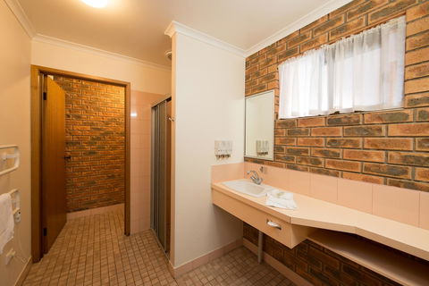 Hume Country Motor Inn - Accommodation Main Beach 28